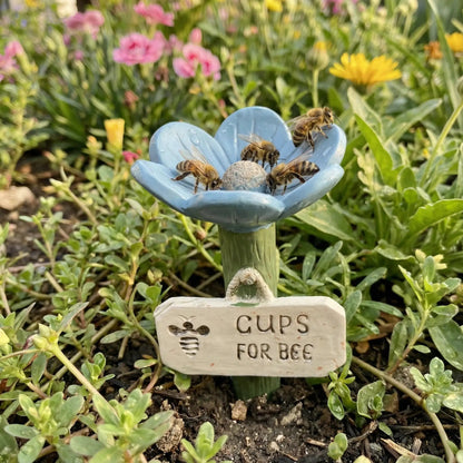 🐝LAST DAY 40% OFF - Flower-Shaped Bee Watering Station💧